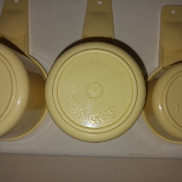 Tupperware Pale Yellow Measuring Cups - Vintage, EUC - Picture 4 of 8
